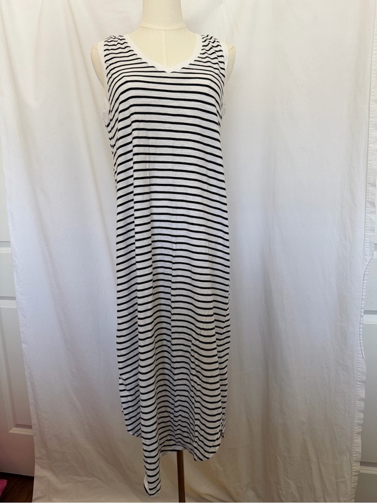 Time and Tru Dresses & Skirts - Time and Tru Black & White Striped V-Neck Maxi Dress